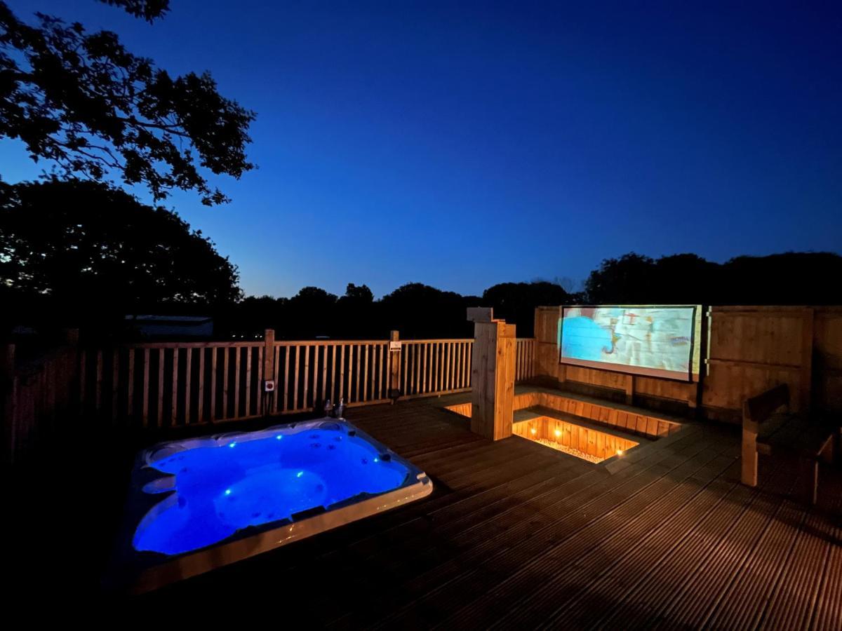 Aladdin Safari Tent Tenby Luaran gambar
